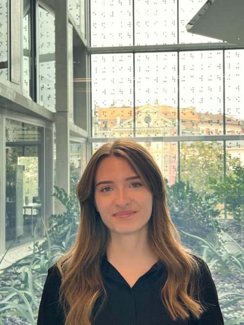 Chloé Ciriello, Secretary